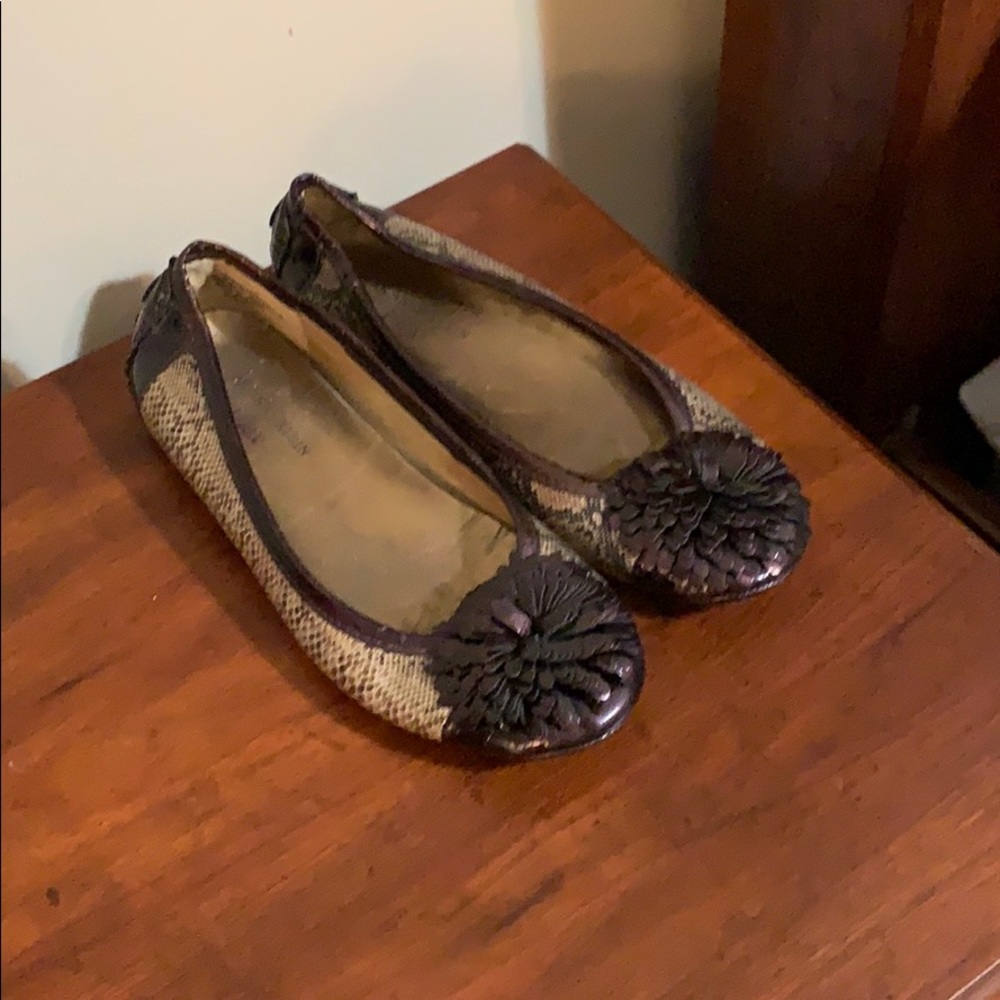 Anne Klein Flex flats